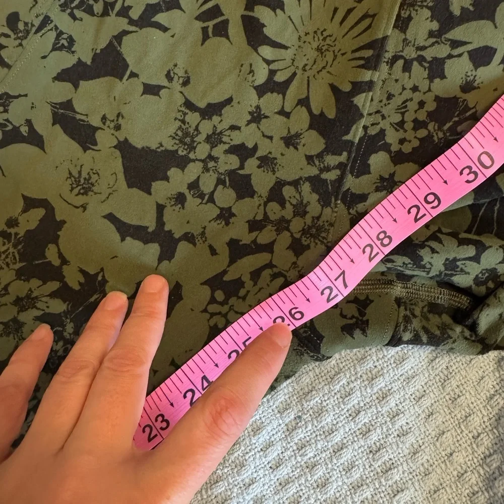 2/40 Lululemon All You Do Tight - Women’s 8 - Picture 9 of 11